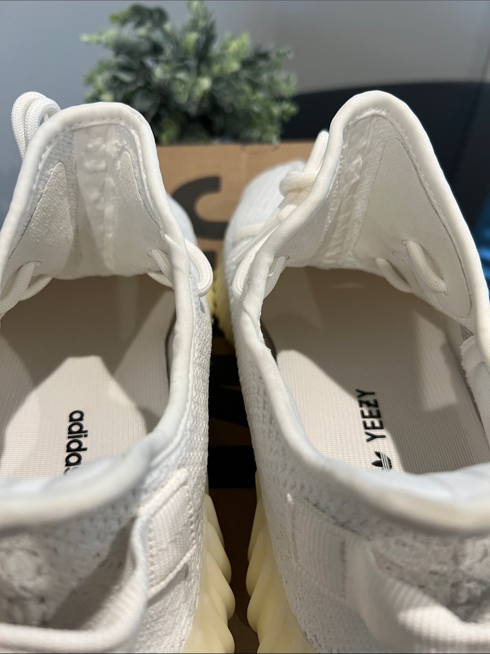 Adidas Men’s Yeezy Boost 350 V2 Cream White Size 10.5 - Picture 6 of 11